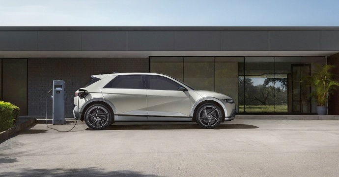   Glossário de mobilidade elétrica com termos sobre veículos elétricos, baterias e estações de carregamento