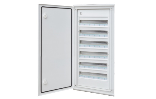 QUADRO DE DISTRIBUIÇÃO MONTAGEM EMBUTIDA IP54 PORTA OPACA 6 FILAS 102 MÓDULOS BR