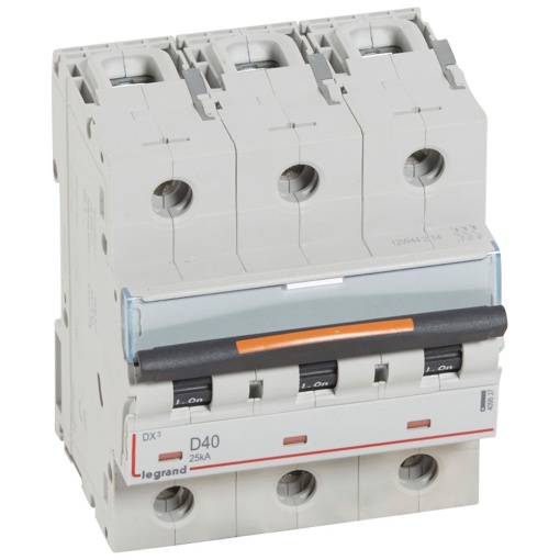 Disjuntores DX3 - 25kA - 3P - 400 V - 40 A - curva D - 4,5 módulos